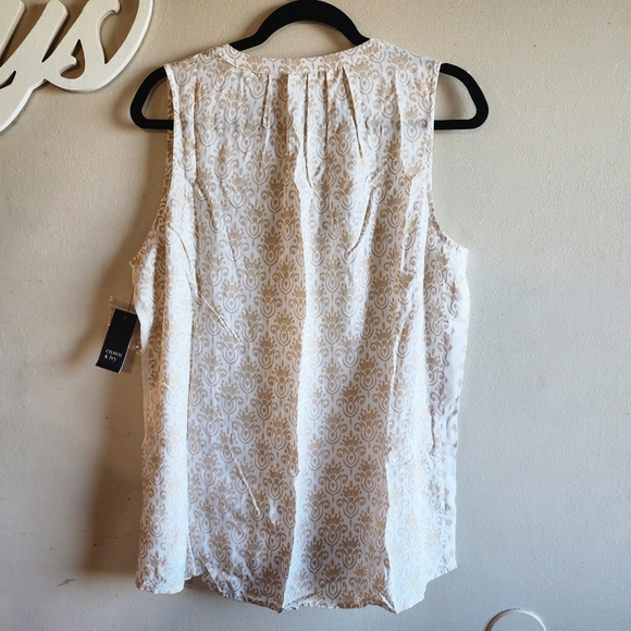 Crown Ivy Woman's tank top with button front V-neck Crown - Picture 6 of 10